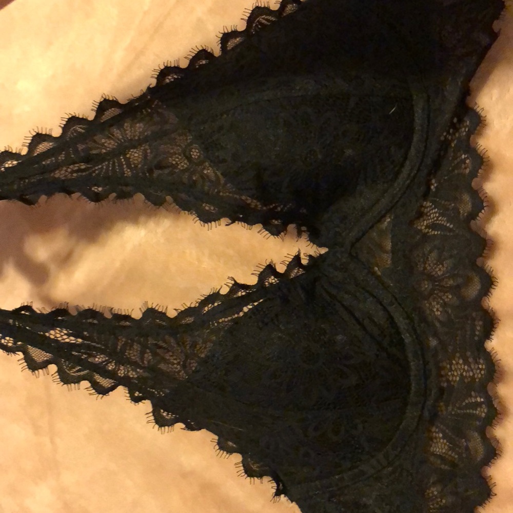 ⭐️Pink VS black lace bralette⭐️